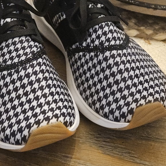 New Balance Womens WNRGSRD1 Black Cross Training Shoes Size 9 Medium (B, M) EUC - Picture 3 of 12